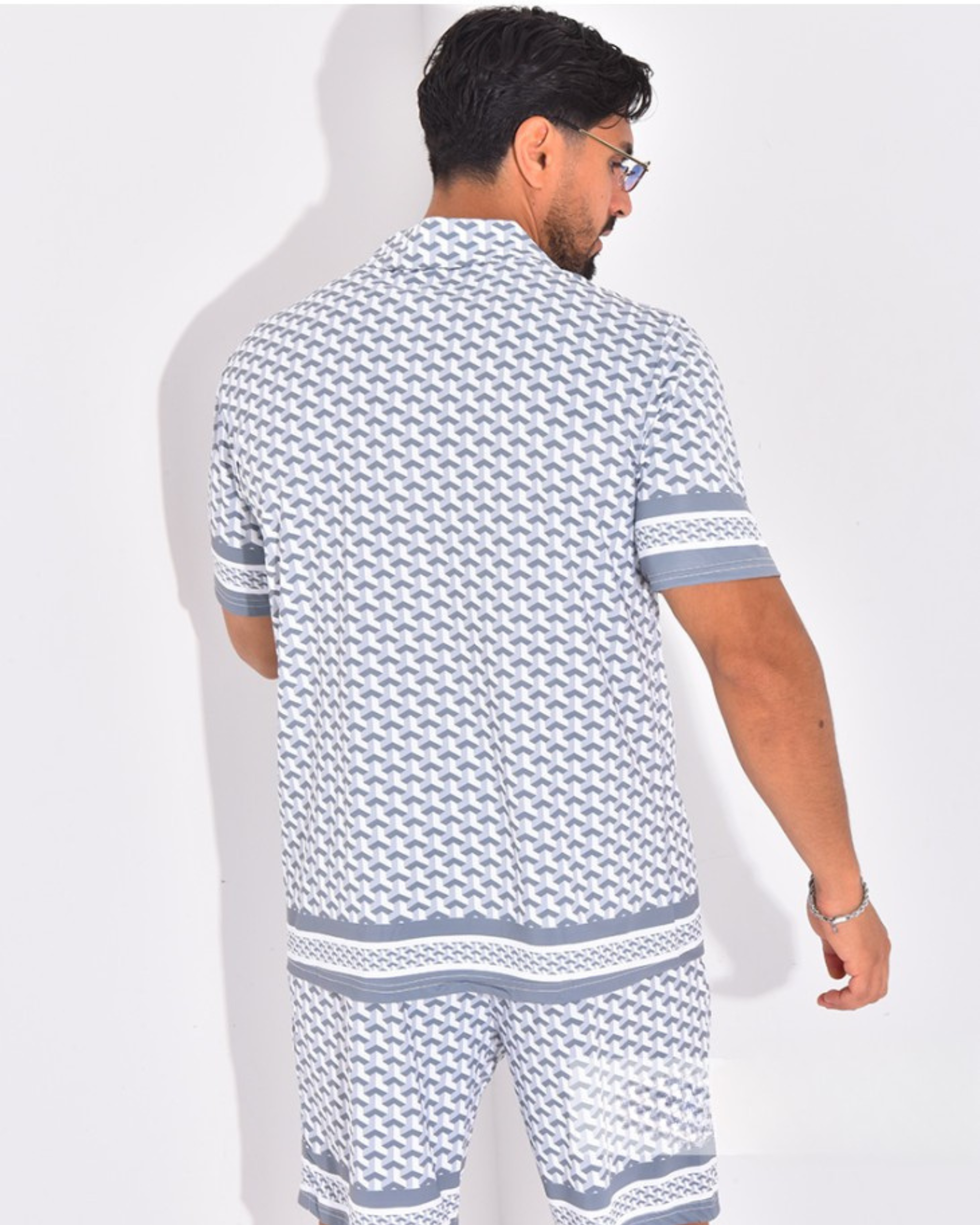 Ensemble short et chemise à motifs Gris