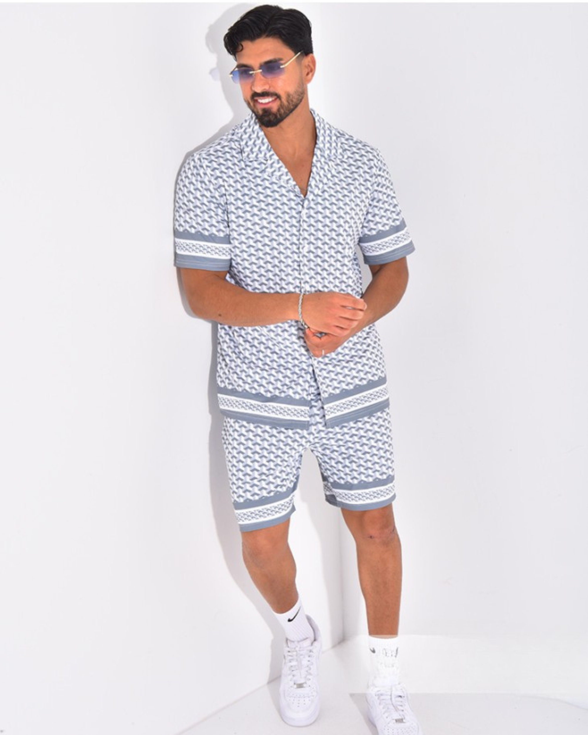 Ensemble short et chemise à motifs Gris