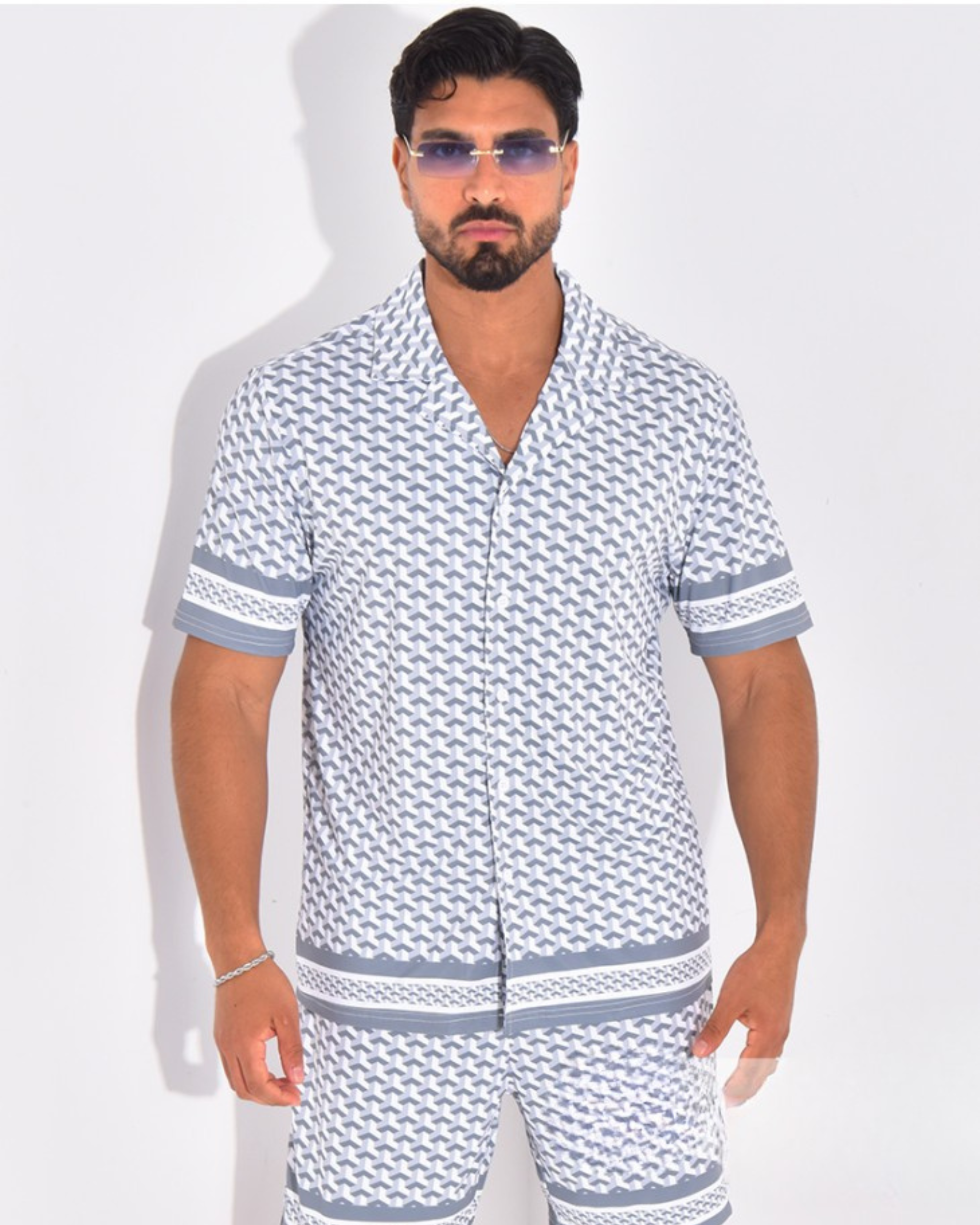 Ensemble short et chemise à motifs Gris