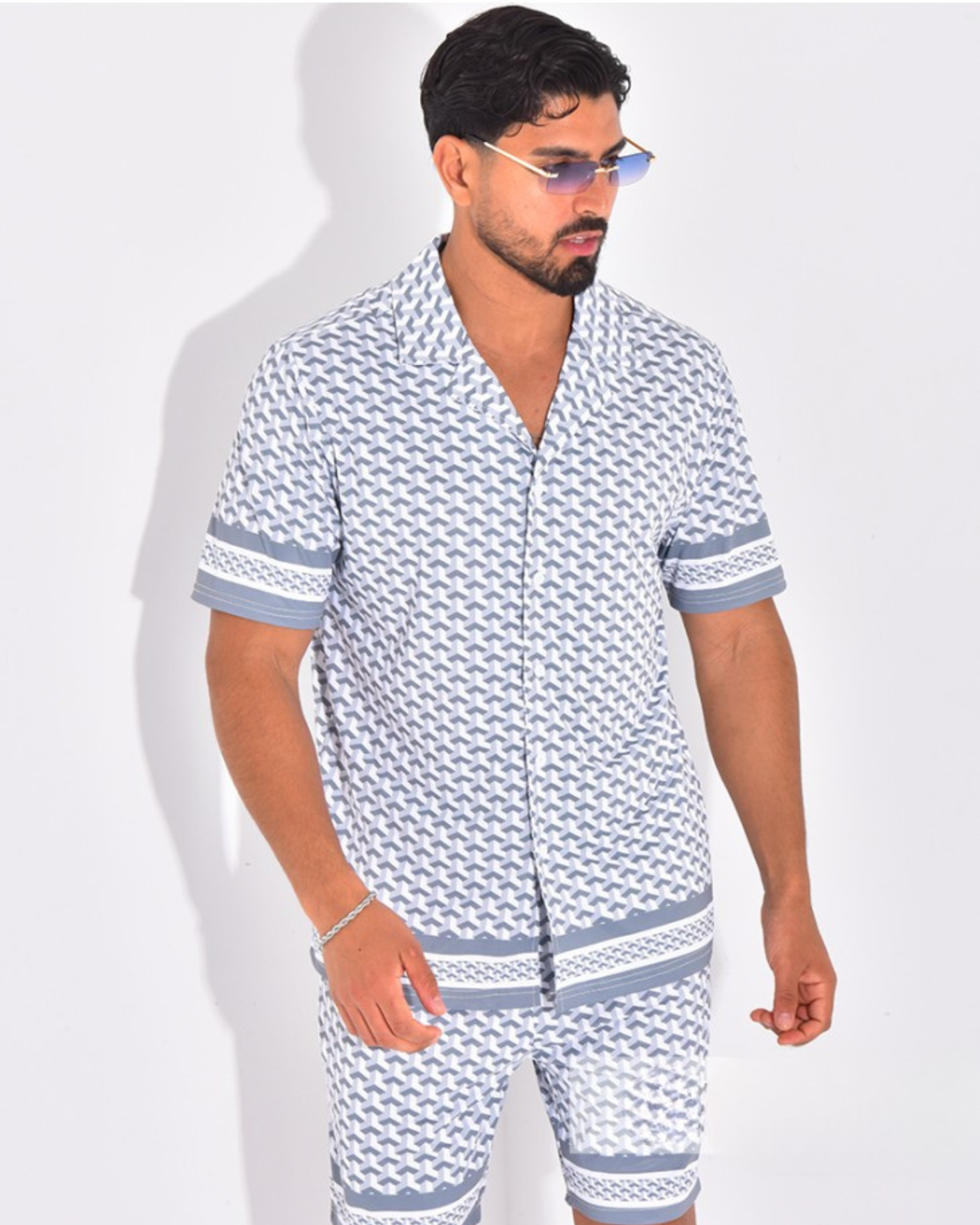 Ensemble short et chemise à motifs Gris